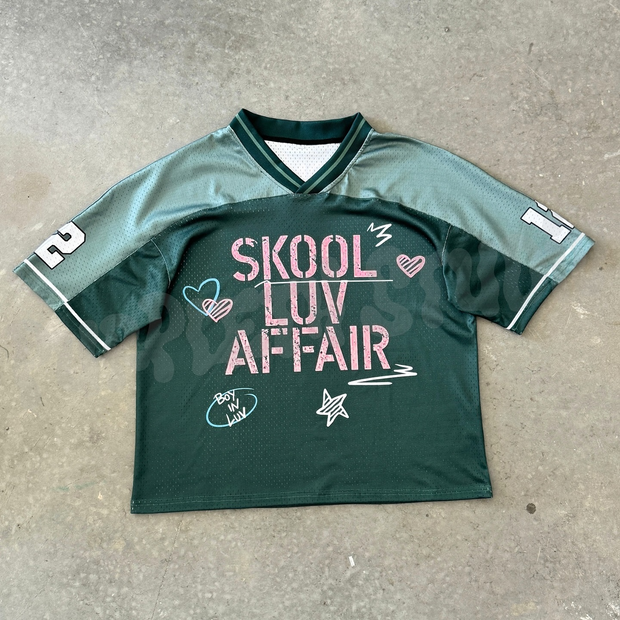 Fashionable and personalized contrast color v-neck jersey