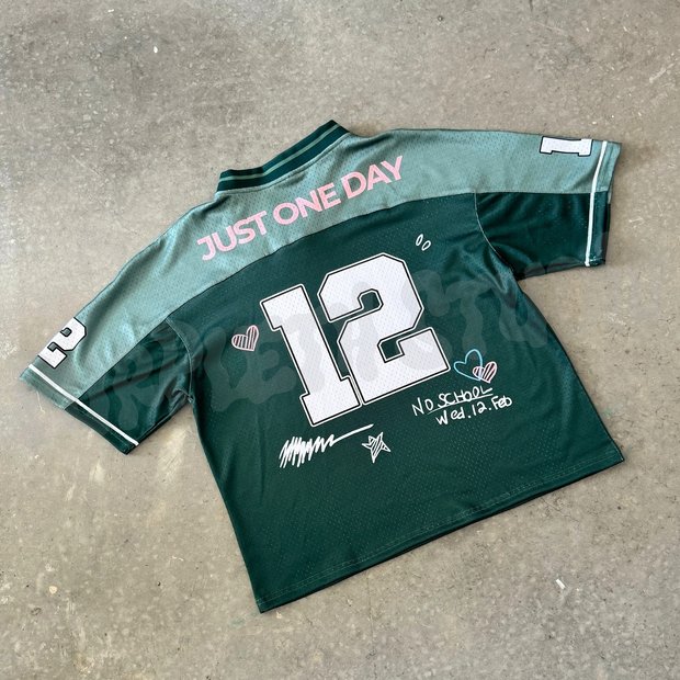Fashionable and personalized contrast color v-neck jersey