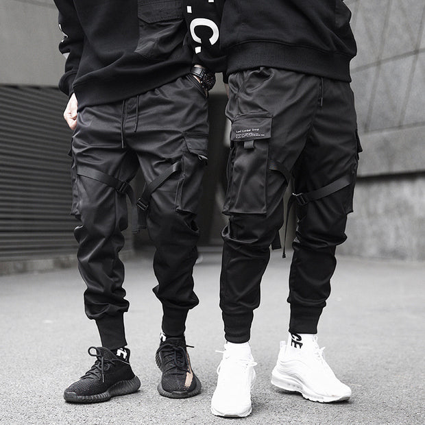 Loose tactical streamer paratroopers function to close the feet and trousers
