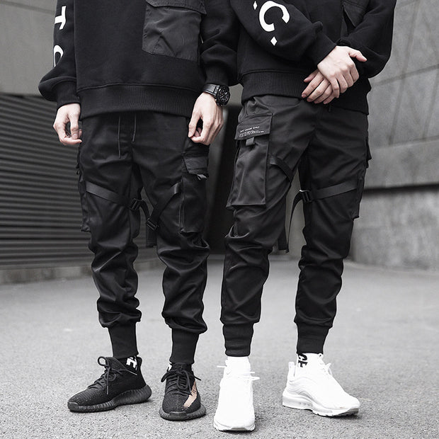 Loose tactical streamer paratroopers function to close the feet and trousers